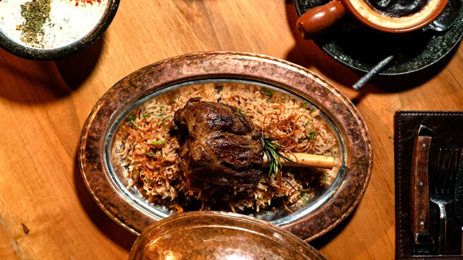 Dicas para Economizar em Restaurantes Árabes: Guia Completo 2026