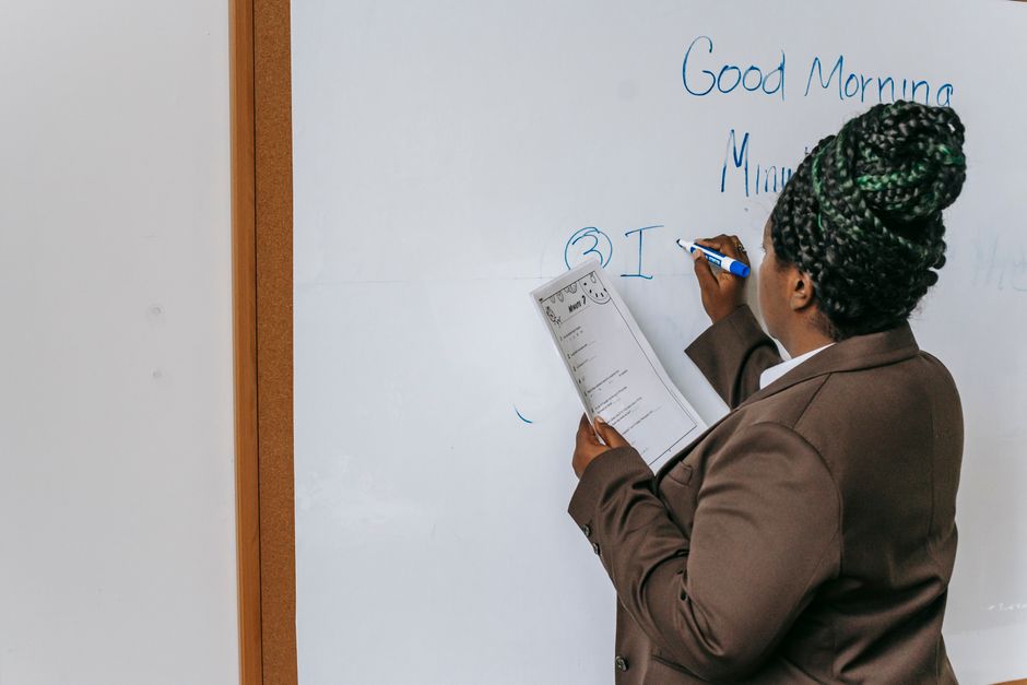 Como escolher a melhor formação profissional em 2026: guia completo para sua carreira