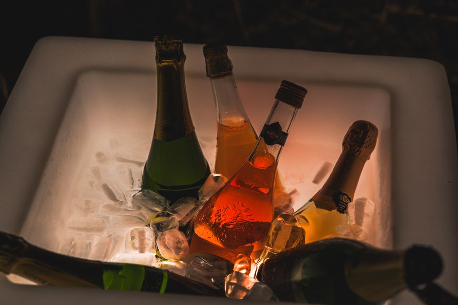 Dicas para manter bebidas geladas em eventos ao ar livre em 2026: Guia completo