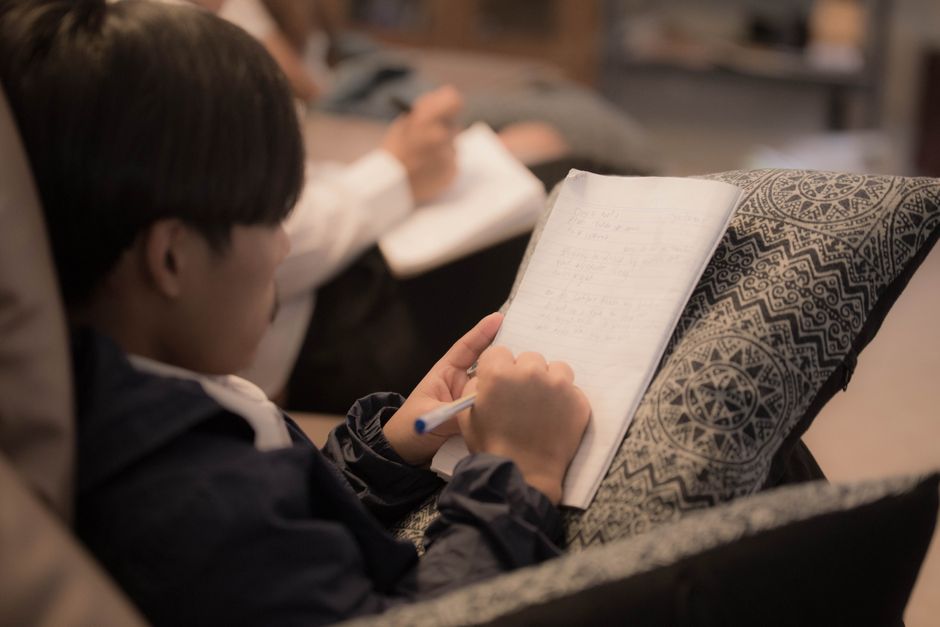Dicas para Melhorar a Postura Durante os Estudos em 2026: Guia Completo