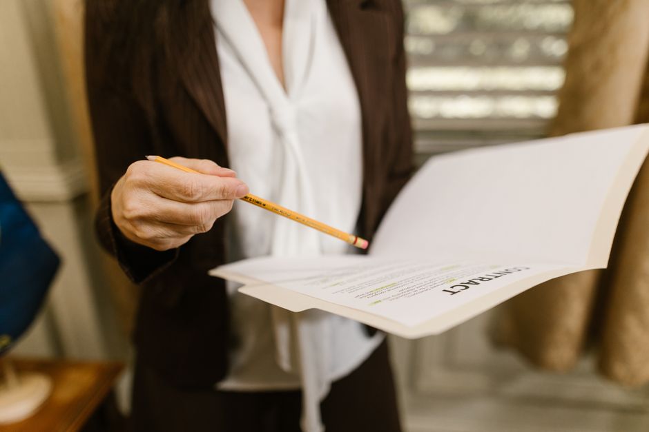 Dicas de como negociar contrato de trabalho na indústria da moda em 2026