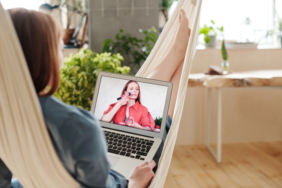 Dicas para criar vídeoaulas de beleza em casa em 2026: Guia completo e prático