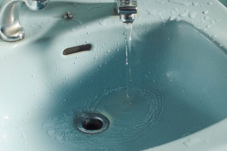 Dicas para Economizar Água em Casa em 2026: Guia Completo e Prático