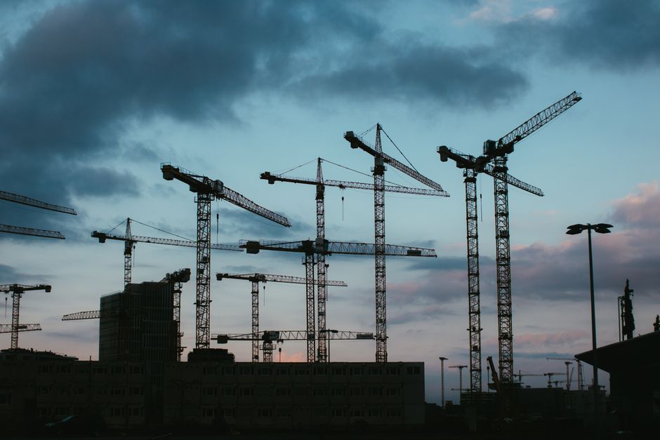 Como escolher a iluminação ideal para construção civil em 2026: guia completo
