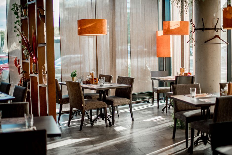 Dicas para Decorar Seu Restaurante Gastando Pouco em 2026: Guia Completo