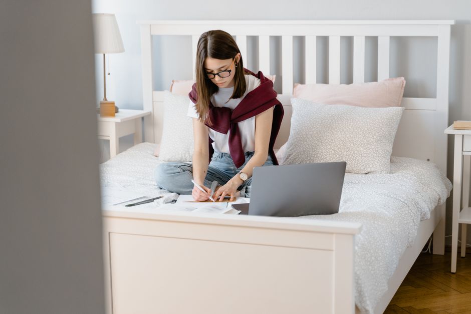 Dicas de organização para estudantes que moram sozinhos em 2026: guia completo