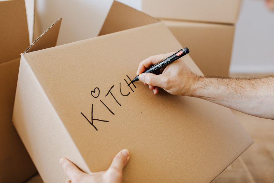Dicas para organizar a cozinha antes da mudança: guia completo 2026