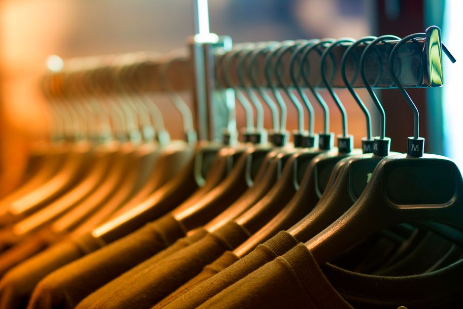 Como planejar a compra de roupas parcelando ou no consórcio em 2026: guia completo