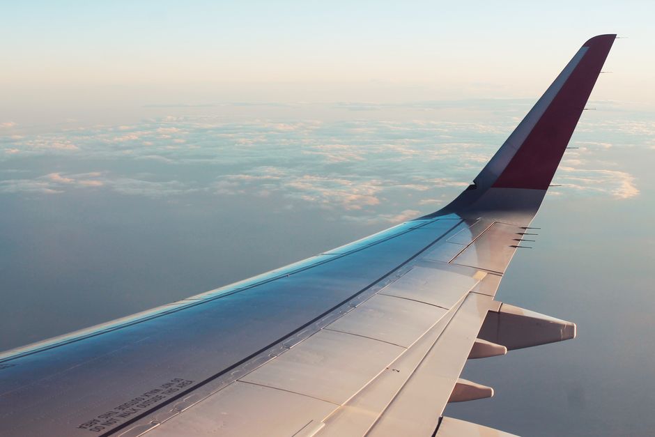 Dicas para viajar de avião com segurança em 2026: guia completo