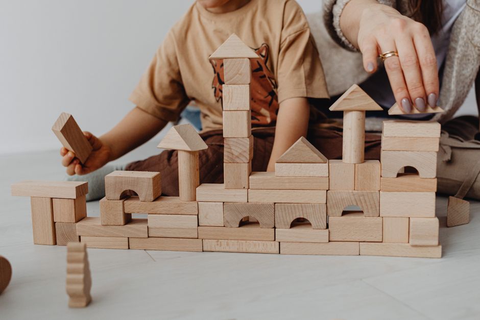Como escolher materiais para construção em projetos educacionais: Guia completo 2026