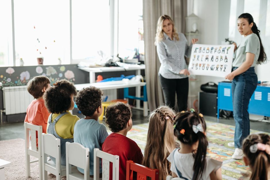 Dicas de Atividades Educativas para Crianças em Casa: Guia Completo 2026