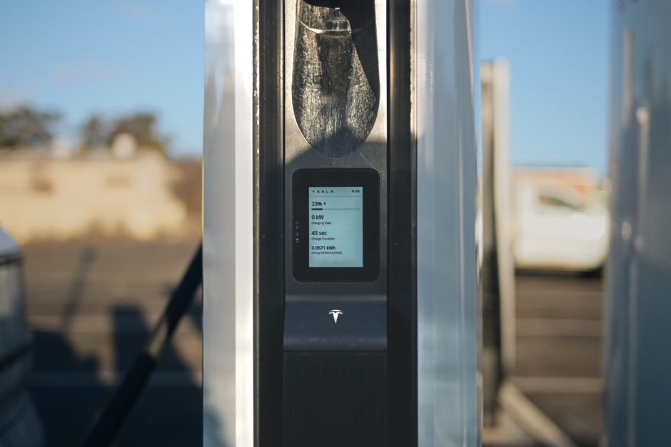 Como usar aplicativos de recarga para carros conectados em 2026: guia completo