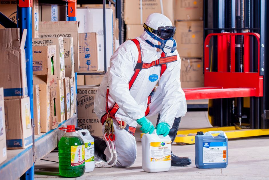 Como garantir a segurança no armazenamento de produtos químicos em clínicas e hospitais em 2026