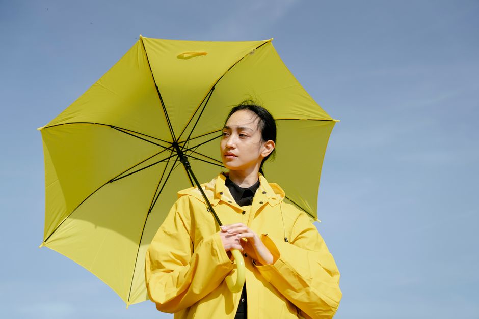 Dicas de Como Cuidar das Roupas em Dias de Chuva: Guia Completo 2026