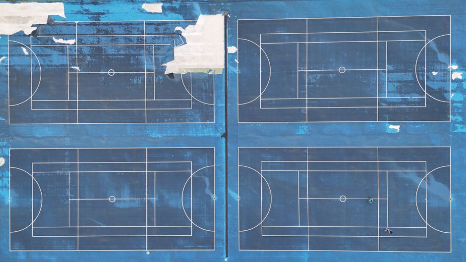 Dicas para evitar vazamentos em quadras esportivas: Guia completo 2026
