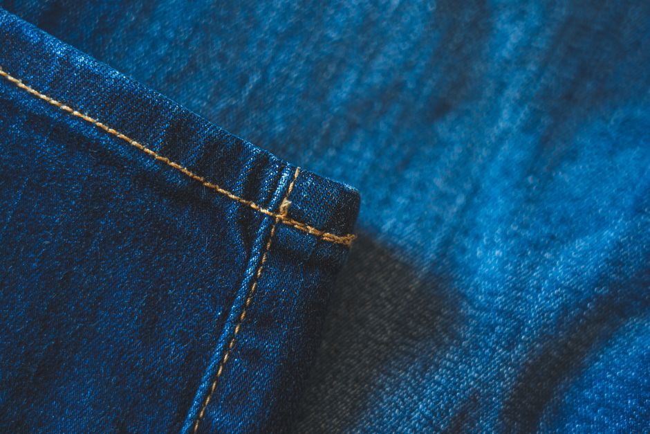 Dicas para escolher roupas com tecidos resistentes e duráveis em 2026