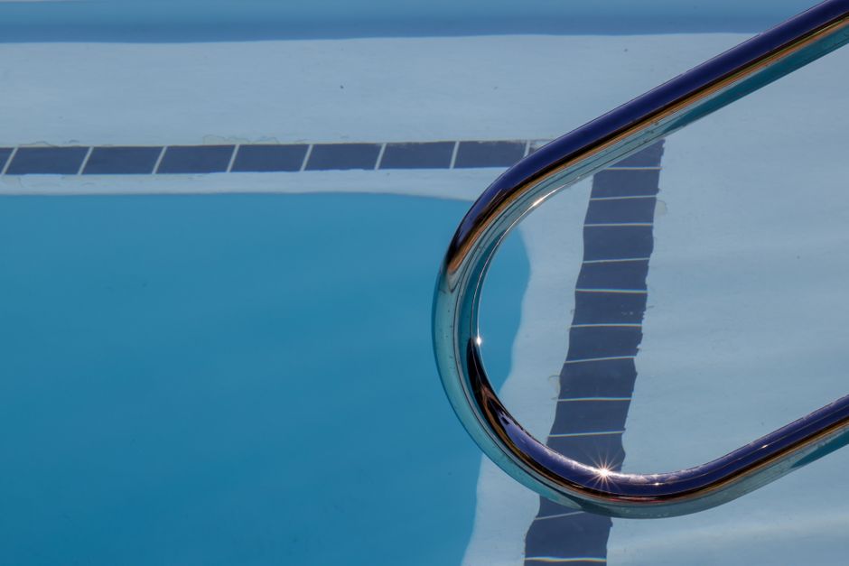 Dicas para manter a piscina da sua casa sempre limpa e segura em 2026