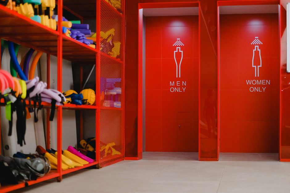 Dicas para evitar vazamentos em banheiros de clubes esportivos em 2026: guia completo