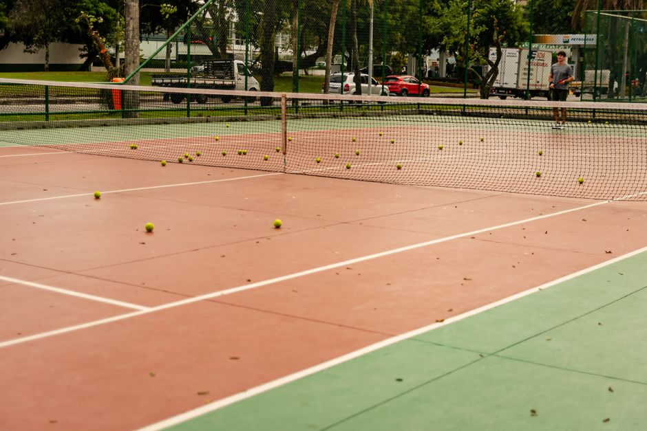Dicas para manter a quadra de esportes em bom estado em 2026: guia completo