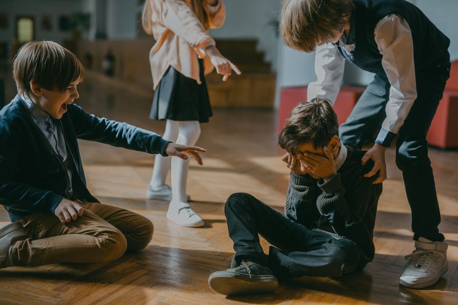 Como Identificar e Resolver Problemas Comuns em Escolas: Guia Completo 2026