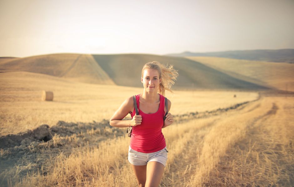 Dicas para correr durante viagens longas: guia completo 2026