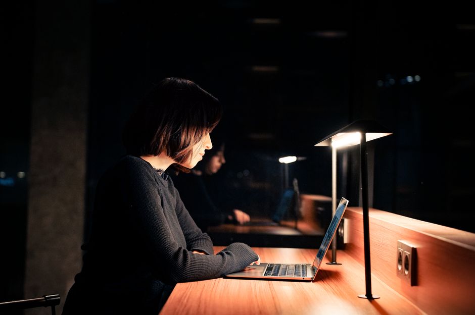 Como conciliar trabalho noturno e estudos na escala 12x36 em 2026: guia completo