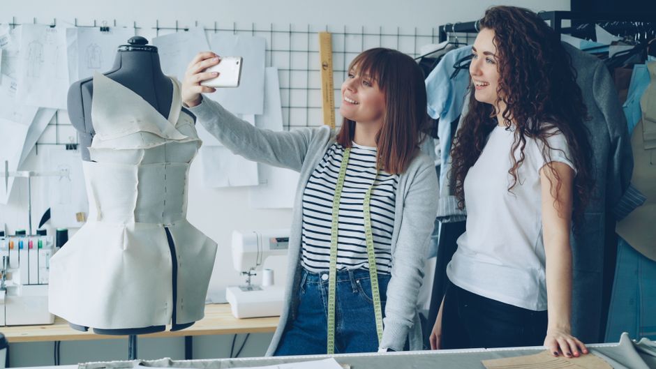Dicas de habilidades para trabalhar com moda no futuro em 2026: Guia completo