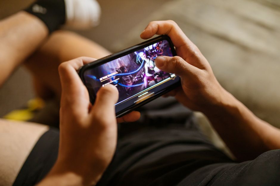Dicas para proteger a tela do celular durante jogos em 2026: Guia completo