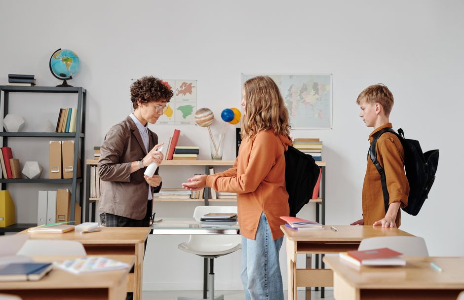 Dicas para manter a sala de aula limpa e livre de pragas em 2026