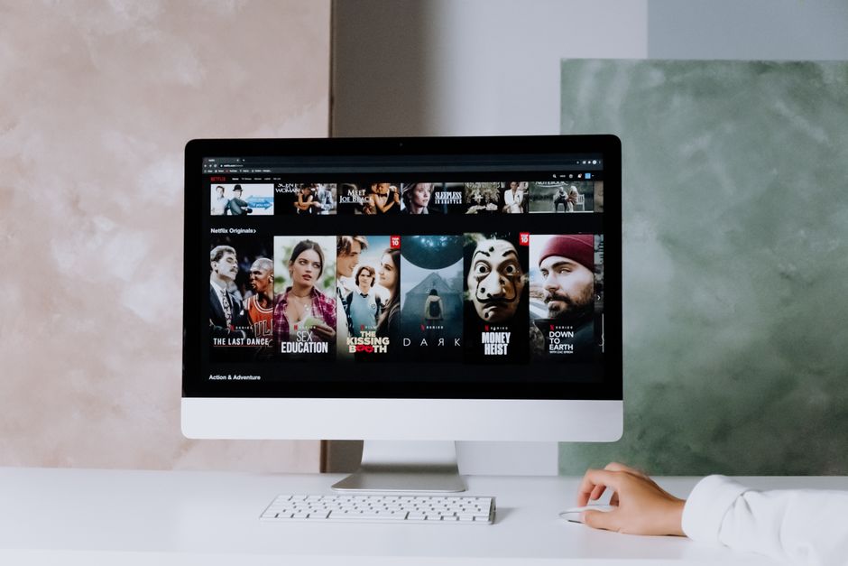 Melhores sites para assistir filmes online grátis em 2026: Guia completo