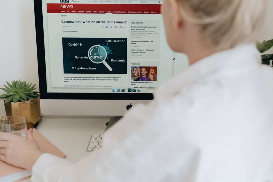 Melhores sites de notícias de moda para acompanhar em 2026: guia completo