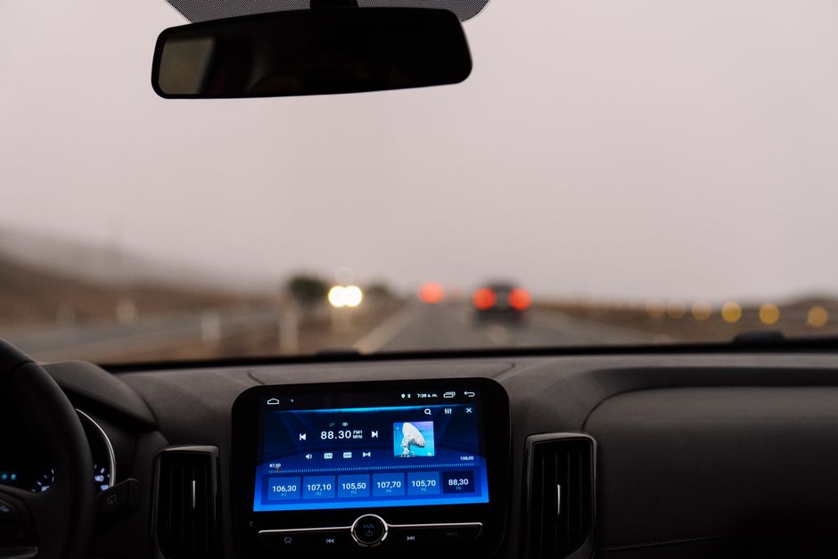 Como Economizar no Entretenimento Automotivo em Viagens Longas em 2026: Guia Completo