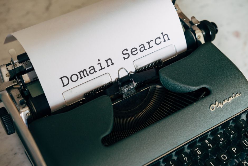 Como Usar Domínios Expirados para Melhorar SEO em 2026: Guia Completo