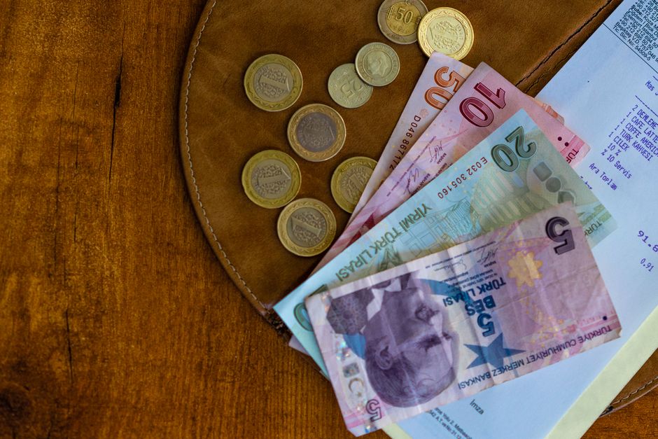 Dicas para economizar dinheiro durante viagens em 2026: guia completo e prático