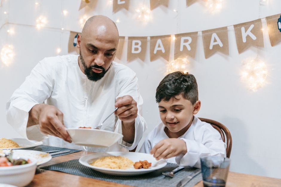 Dicas para aproveitar a culinária árabe em festas: guia completo 2026