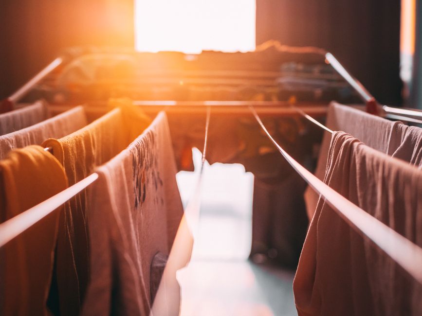 Dicas para conservar roupas em ambientes úmidos: Guia completo para 2026