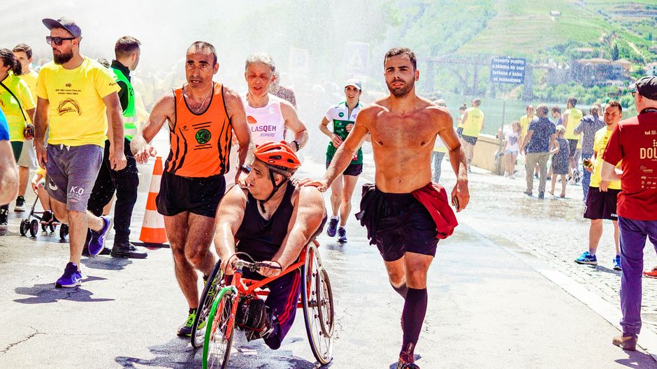 Dicas para correr com segurança para pessoas com perda auditiva em 2026