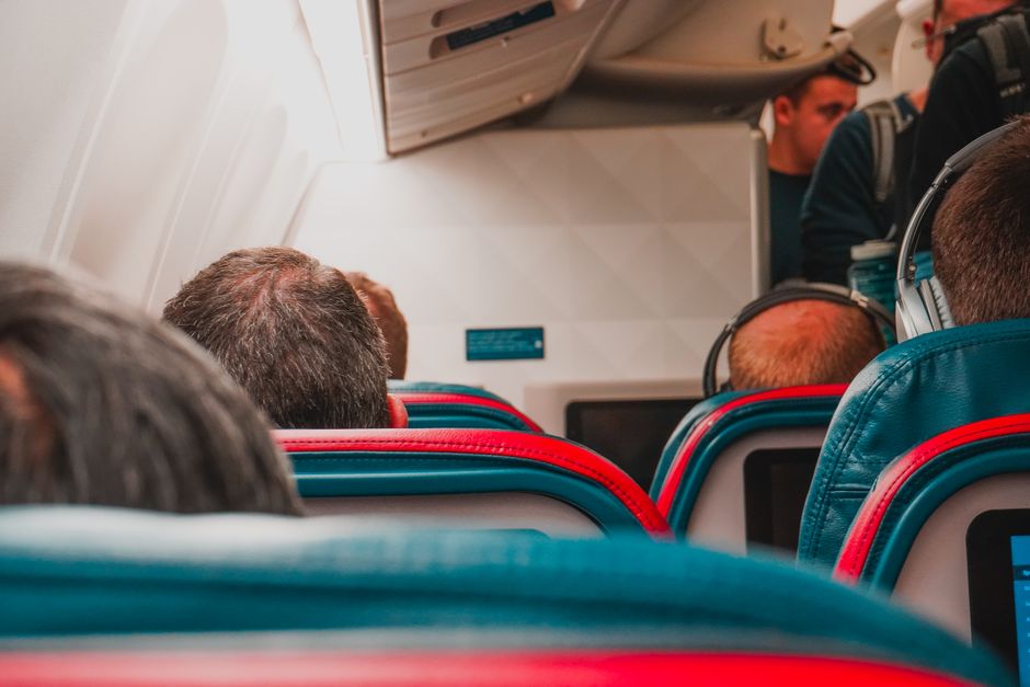 Como lidar com passageiros indisciplinados em viagens aéreas: guia completo 2026