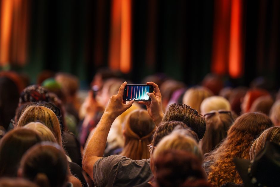 Melhores aplicativos para assistir desfiles de moda ao vivo em 2026: guia completo