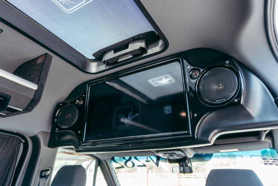 Melhores aplicativos para assistir TV no carro em 2026: guia completo