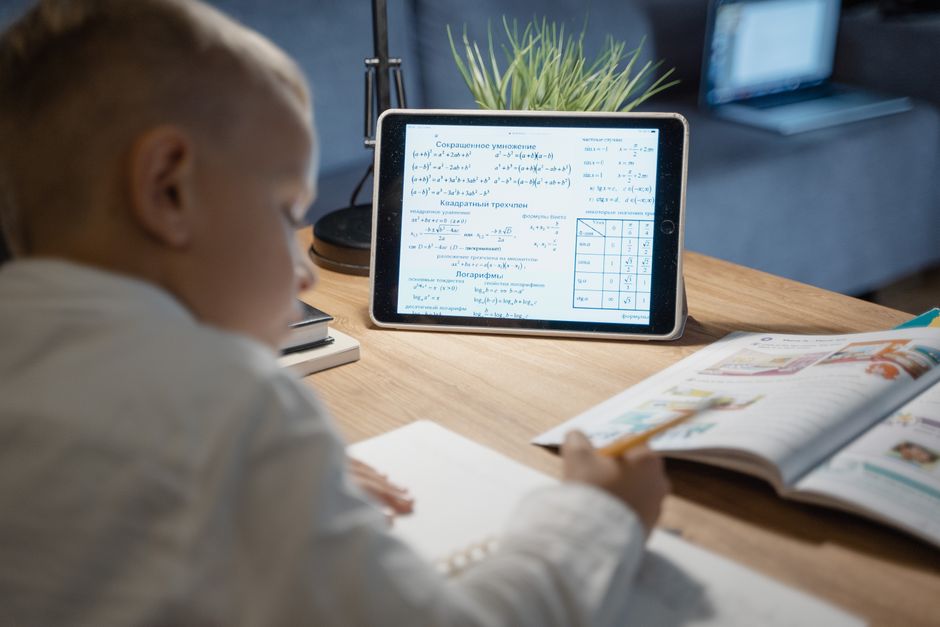 Como usar tecnologia para melhorar o aprendizado em casa em 2026: Guia Completo
