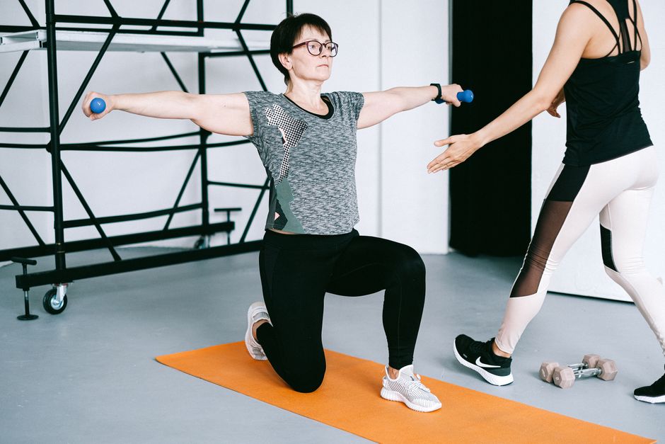 Melhores Exercícios para Tonificar o Corpo Feminino em 2026: Guia Completo