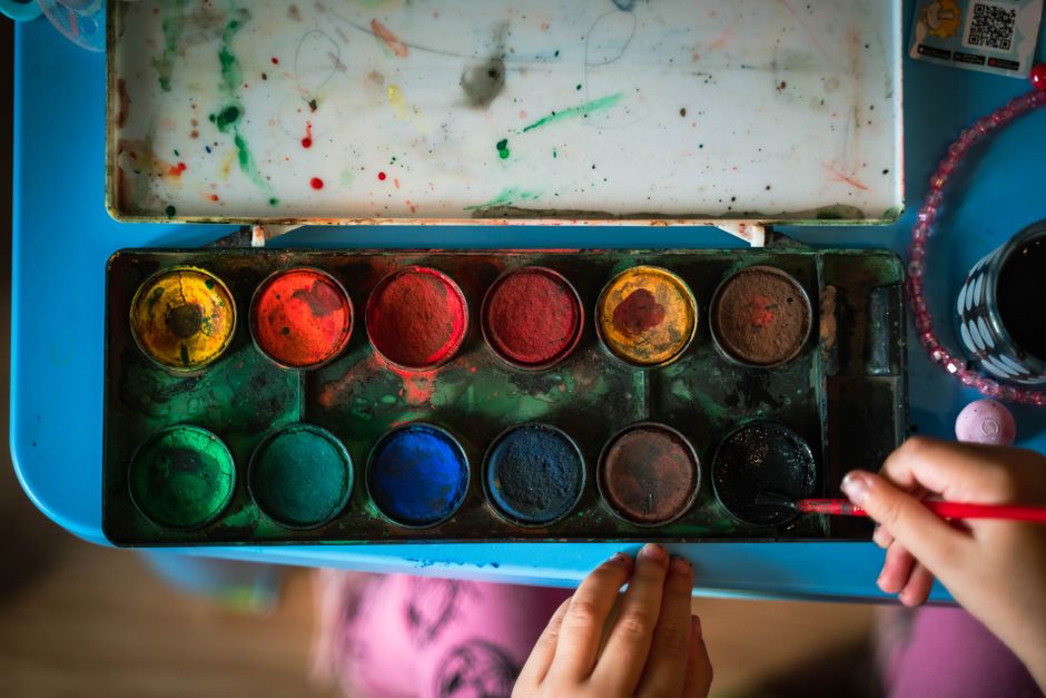 Dicas para pintar a escola gastando pouco em 2026: guia completo e econômico