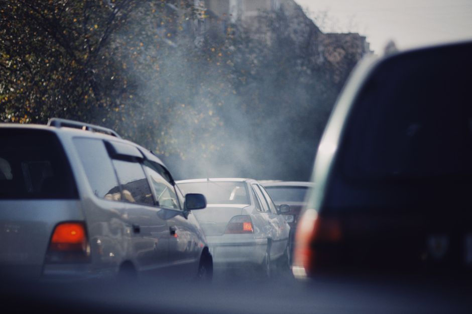 Como eliminar mau cheiro no escapamento do carro em 2026: guia completo
