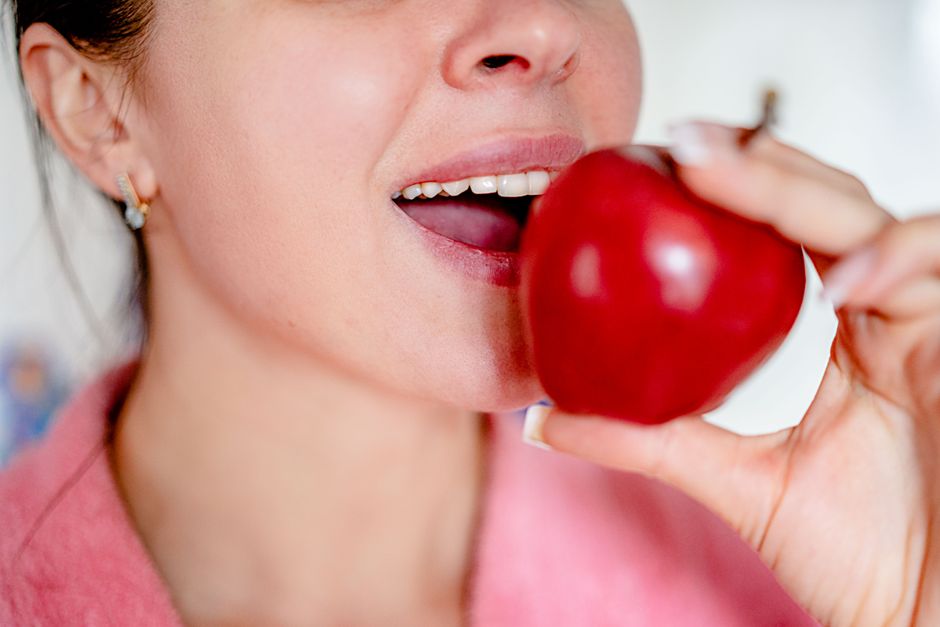 Como a alimentação afeta a saúde bucal: guia completo para 2026