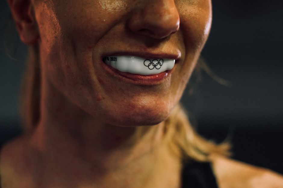 Dicas para cuidar dos dentes durante a prática de esportes em 2026: Guia completo