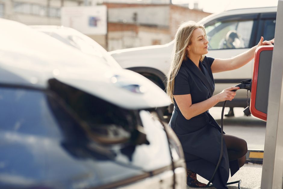 Dicas de Looks para Viajar de Carro Elétrico em 2026: Conforto e Estilo na Estrada