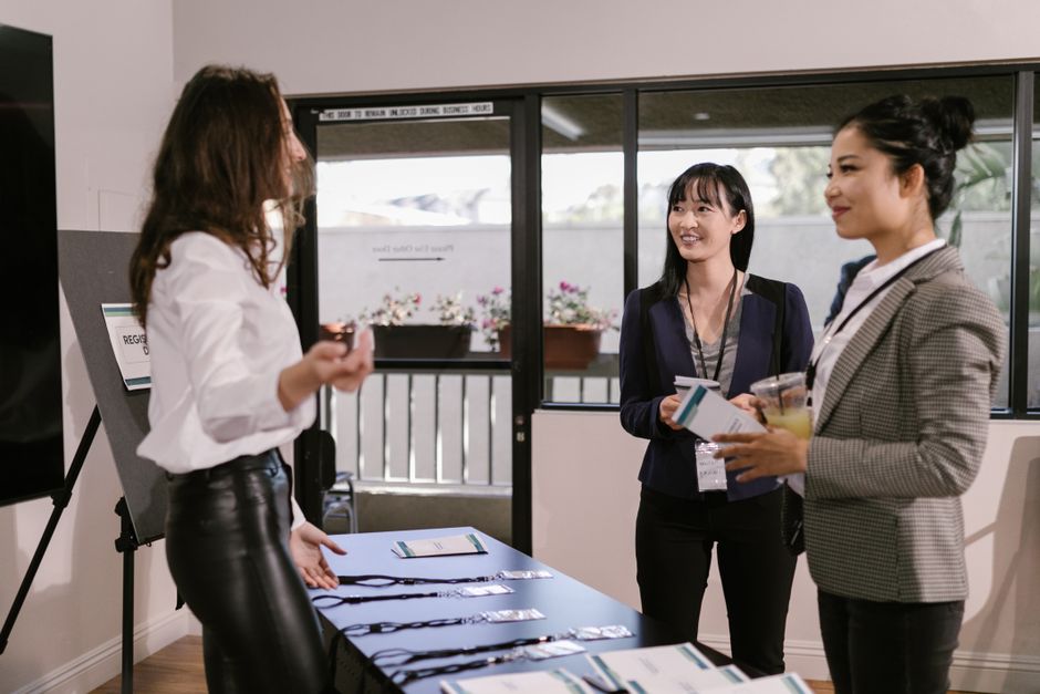 Dicas para Networking durante Viagens de Negócios: Guia Completo 2026