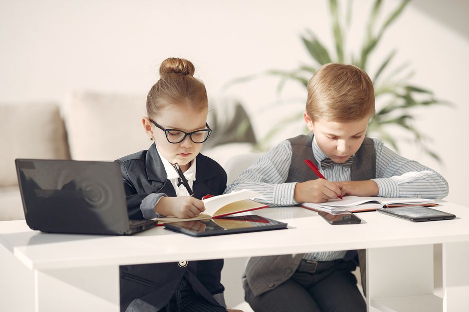 Como a tecnologia pode transformar a educação em casa em 2026: Guia completo