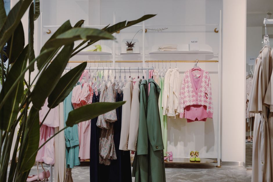 Como acompanhar tendências de moda e notícias atuais em 2026: guia completo
